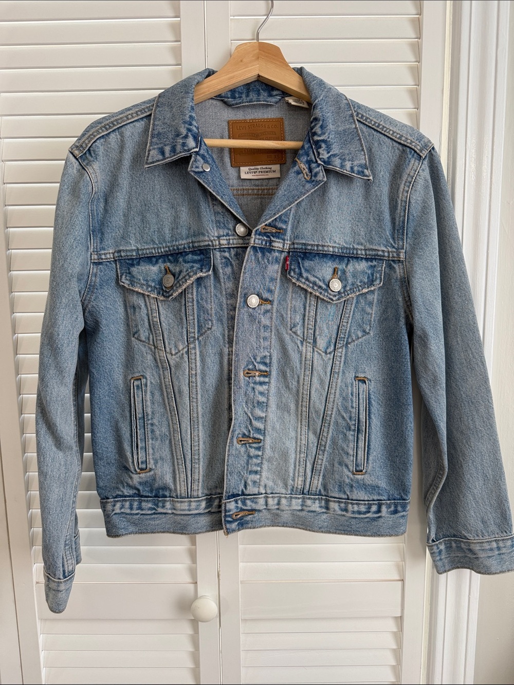 Levi's Light Wash Denim Trucker Jacket - Faded Blue